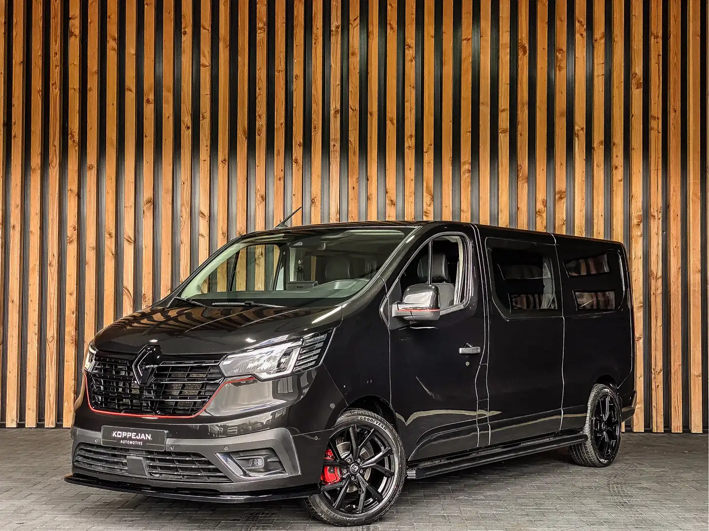 Renault Trafic 2.0 dCi 150PK Automaat Dubbele Cabine Luxe L2H1 | Zwart - 2
