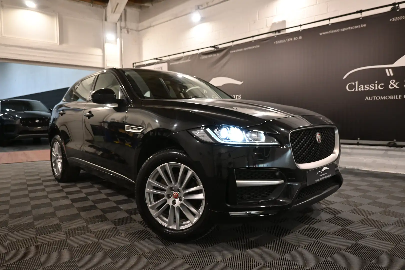 Jaguar F-Pace 2.0 D AWD R-SPORT / PANO / CAMERA / FULL !! Negru - 2