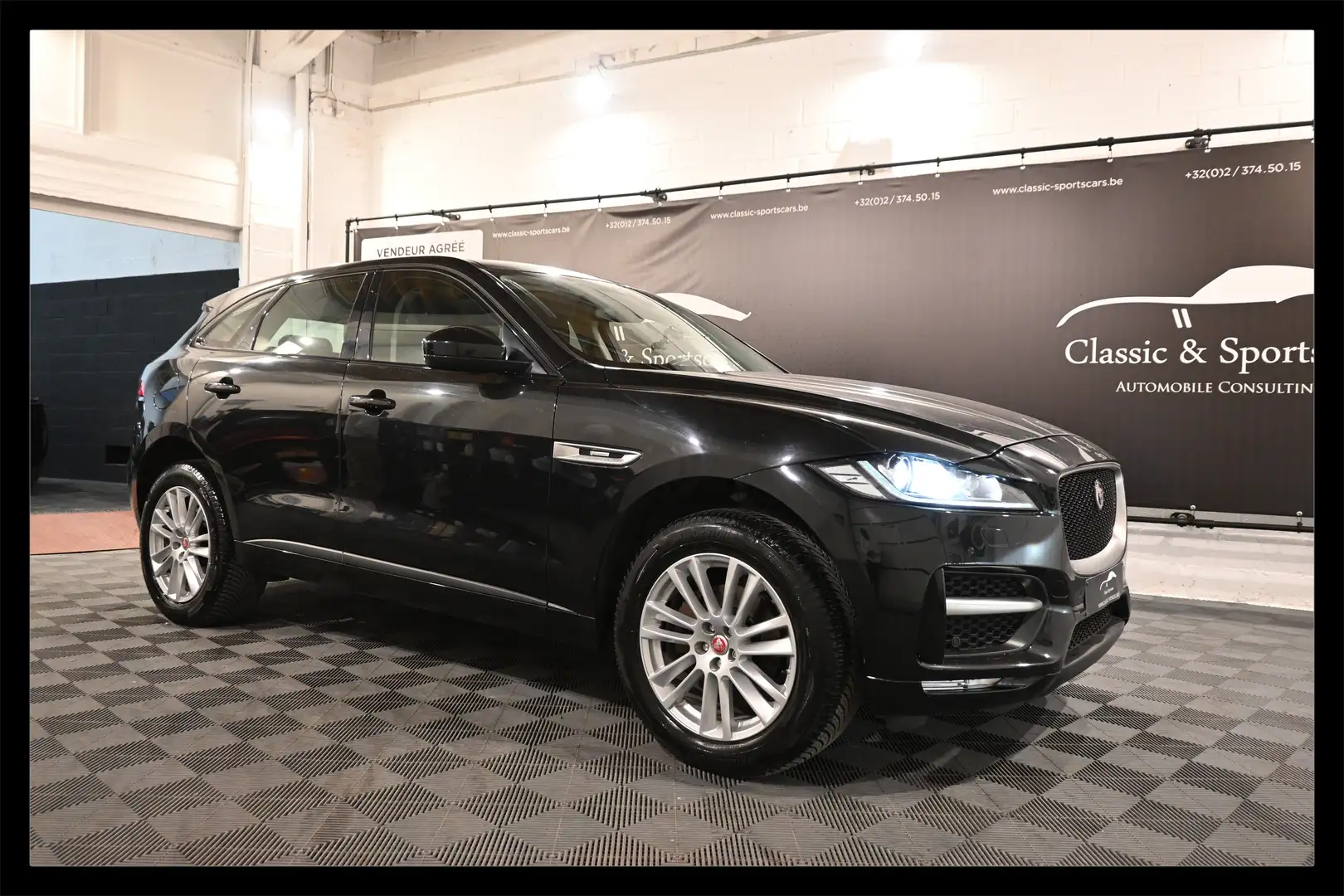 Jaguar F-Pace 2.0 D AWD R-SPORT / PANO / CAMERA / FULL !! Negru - 1