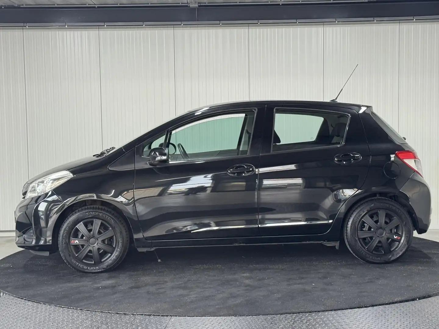 Toyota Yaris 1.0 VVT-i Aspiration 1ste eig NL Trekhaak All seas Noir - 2