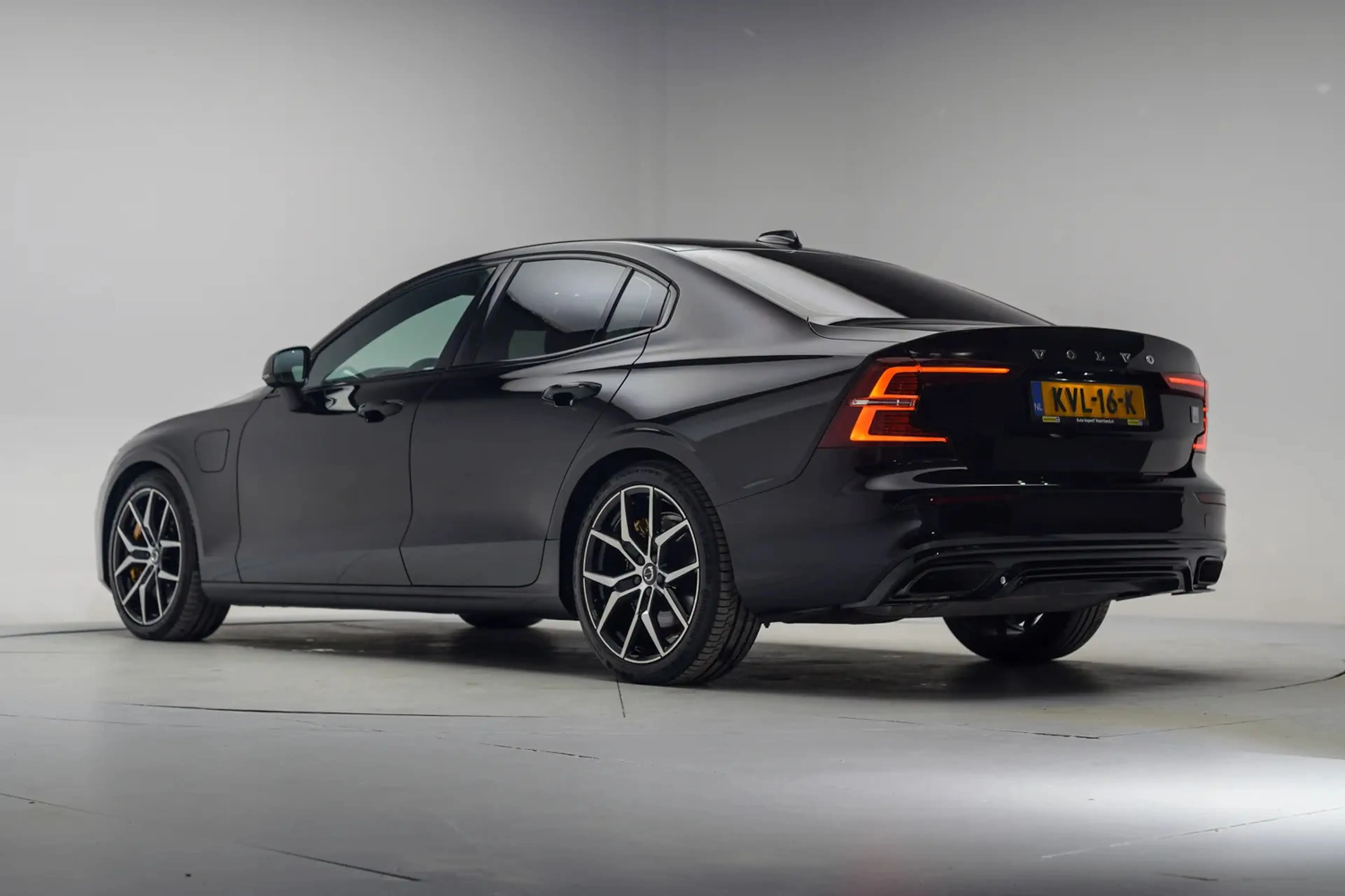 Volvo S60 2.0 T8 AWD Polestar Engineered [ Harman/Kardon Led — photo 3