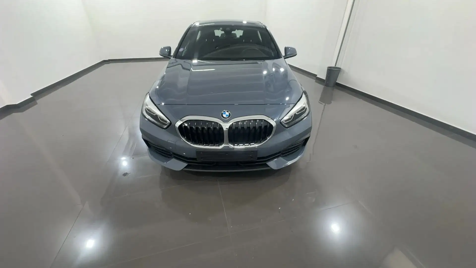 BMW 118 Serie 1 Berlina 118i Business 136cv auto Grijs - 2