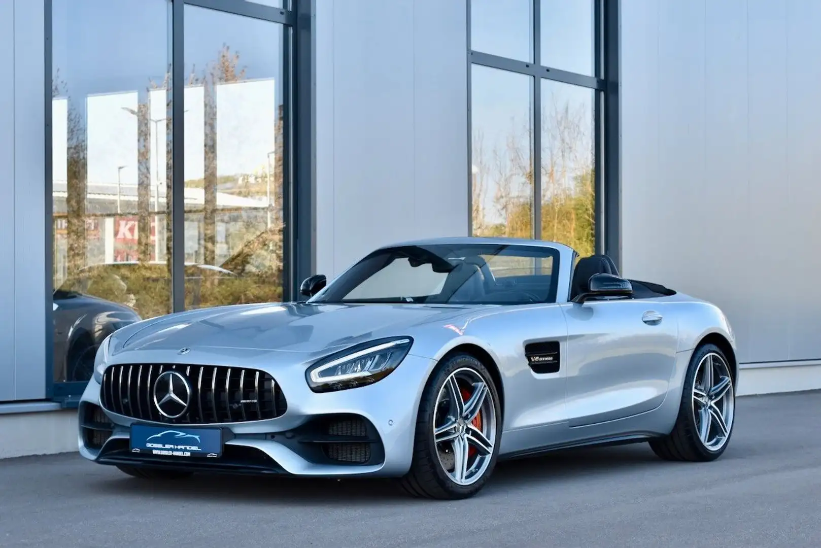 Mercedes-Benz AMG GT ROADSTER BURMESTER AIRSCARF Stříbrná - 1