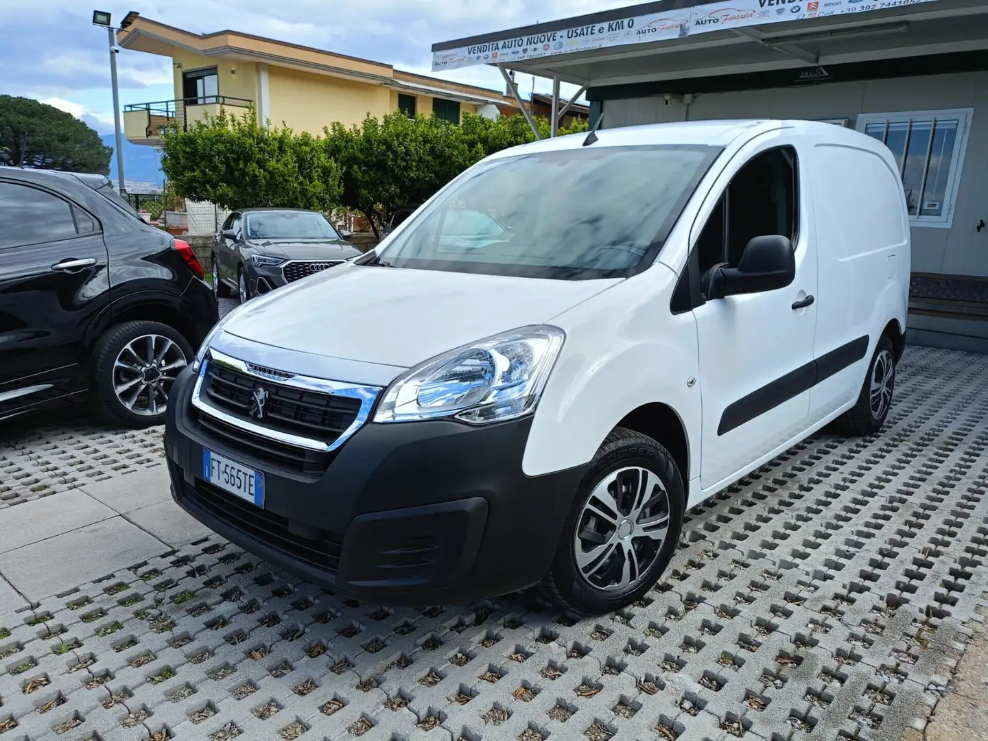Peugeot Partner BlueHDi 100 S&S PC Furgone Premium 3 posti White - 1