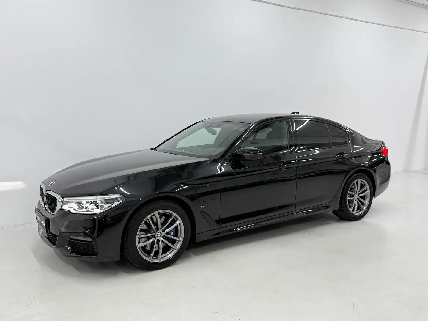 BMW 530 e M Sport LED Keyless Sitzlüftung HUD Ambiente Nero - 2