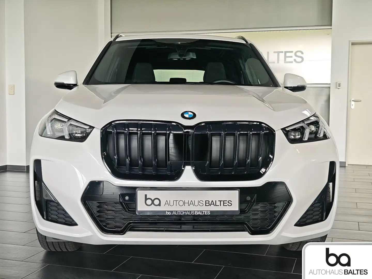 BMW X1 X1 sDrive 20i M Sport 19"/Pano/Park/DrivPlus/AHK Blanco - 2