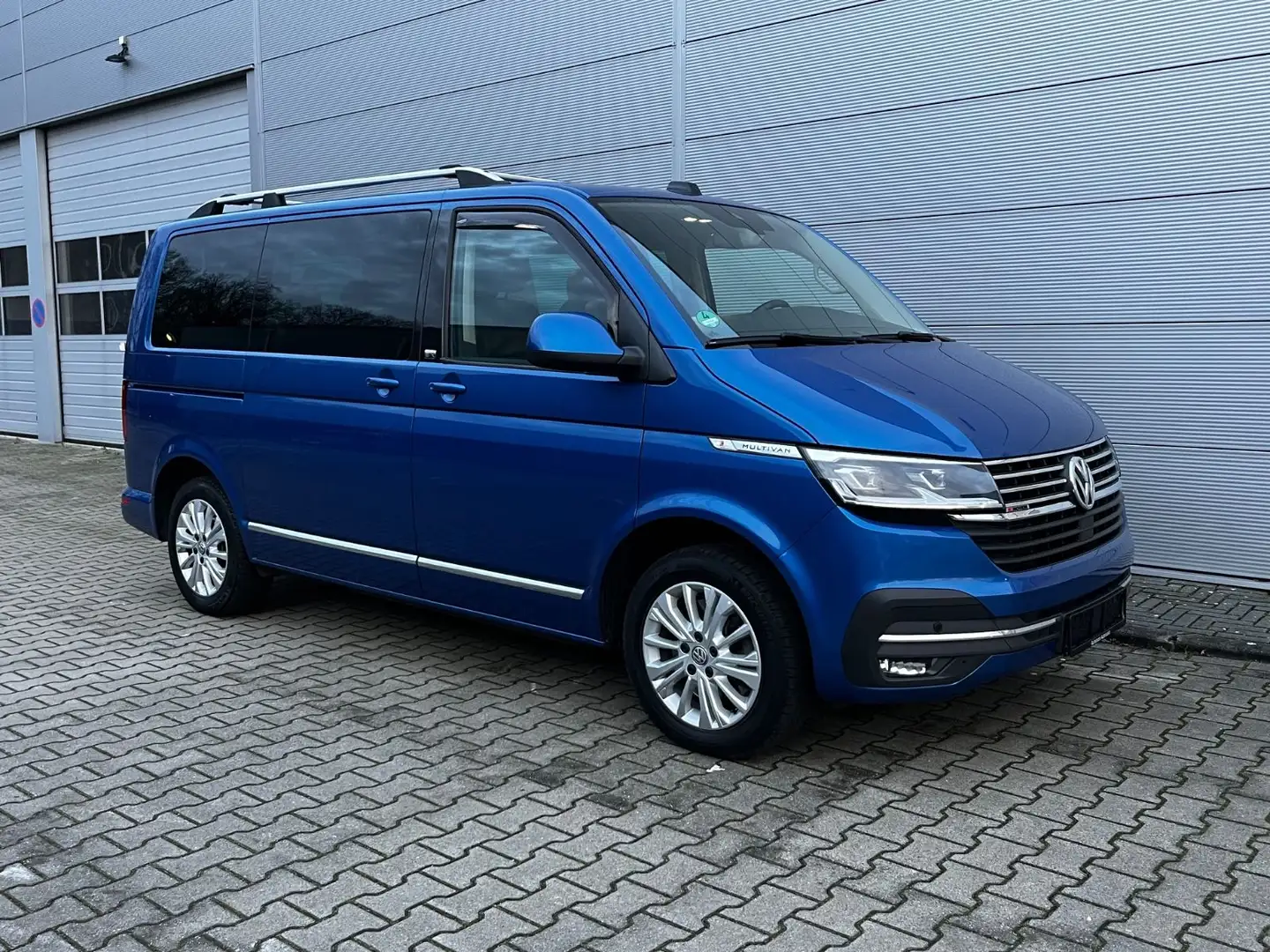 Volkswagen T6 Multivan T6.1 Multivan Generation Six 4Motion DSG Blauw - 1
