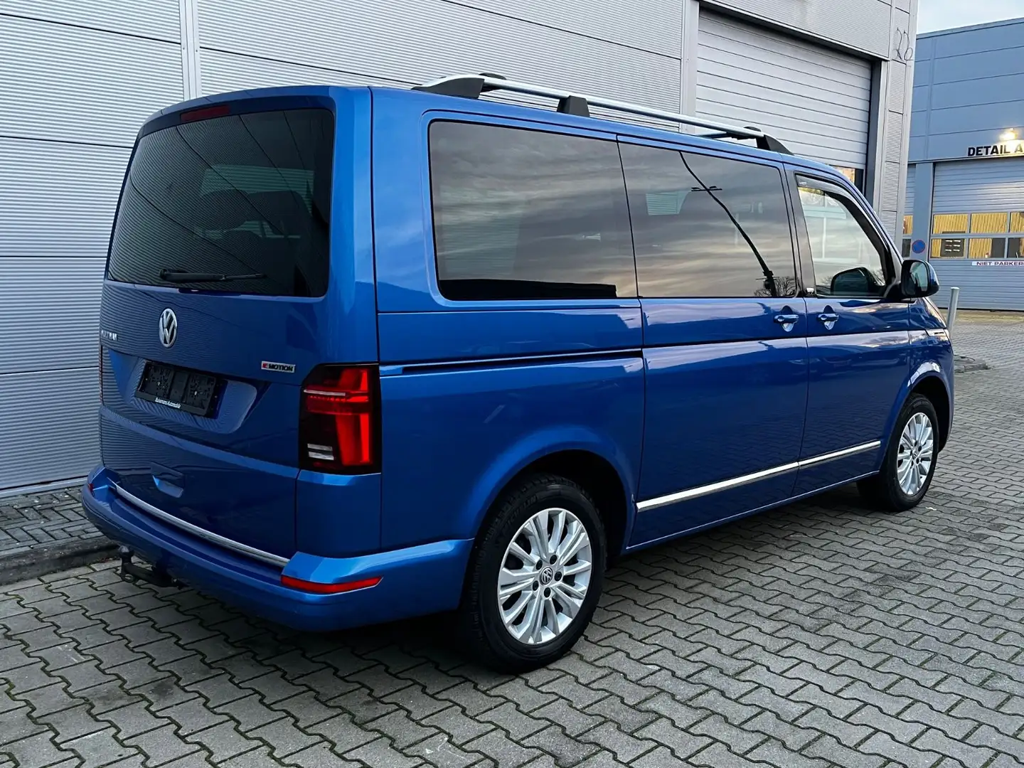 Volkswagen T6 Multivan T6.1 Multivan Generation Six 4Motion DSG Blauw - 2
