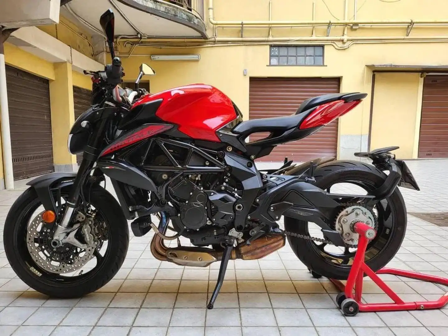 MV Agusta Brutale 800 Rosso - 1