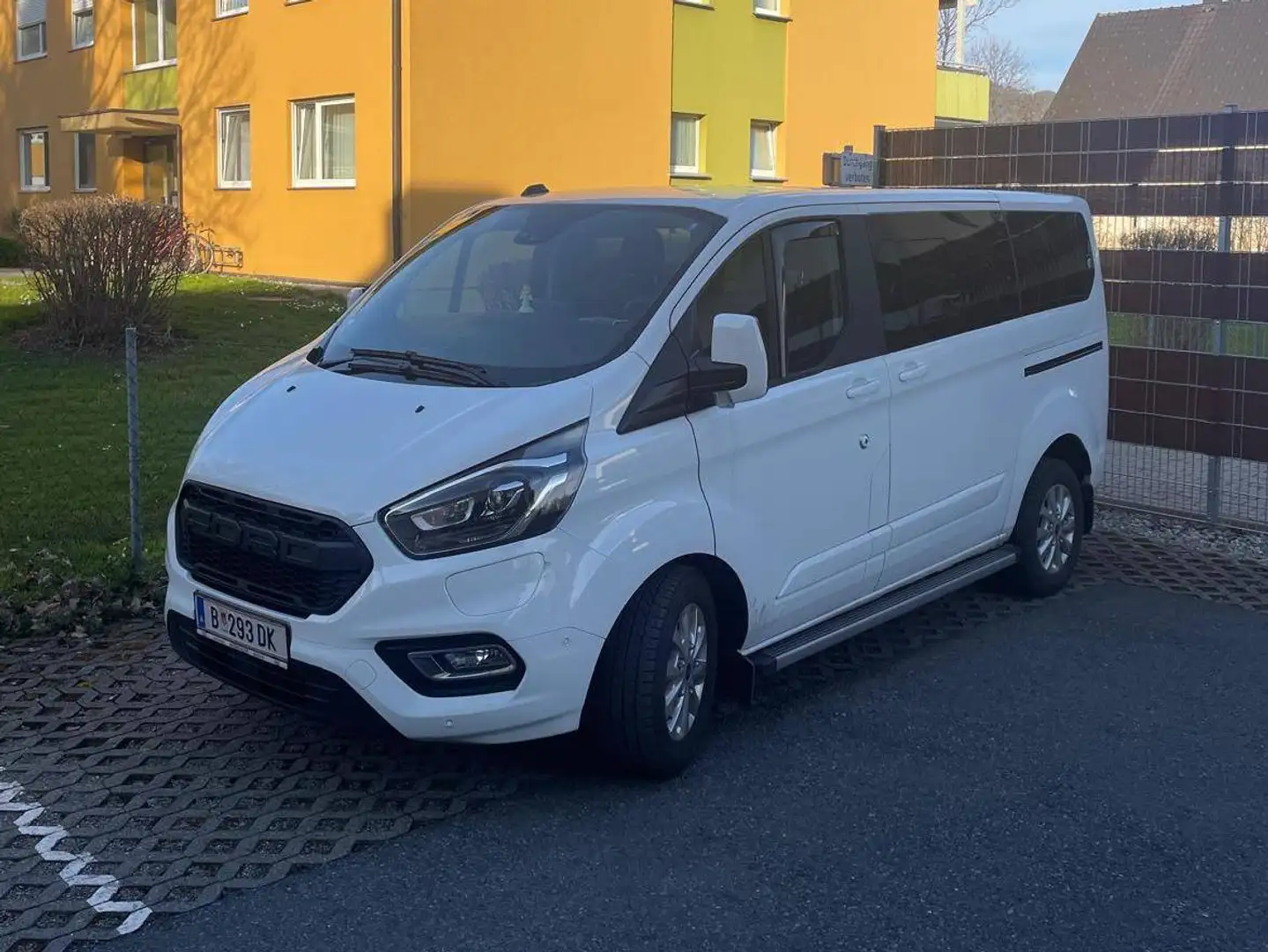 Ford Tourneo Custom Tourneo Custom 1,0 EcoBoost PHEV 320 L1 Titanium Aut. Titanium Weiß - 2