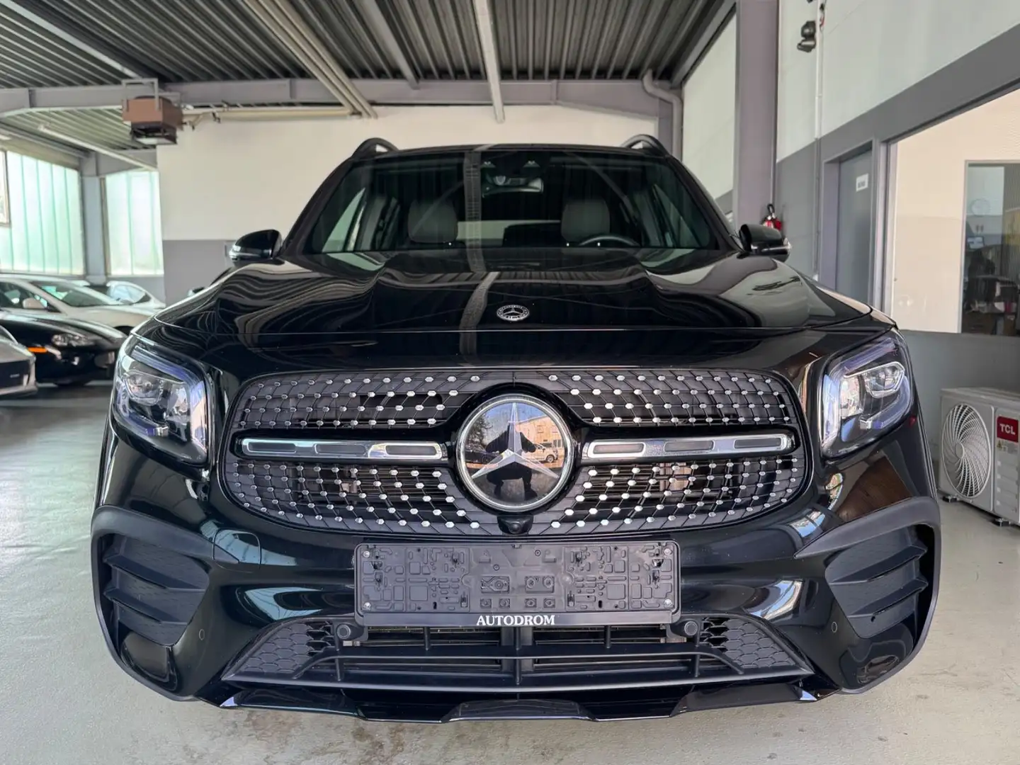 Mercedes-Benz GLB 200 d AMG-Line+Panorama+Head-Up+Kamera Noir - 2