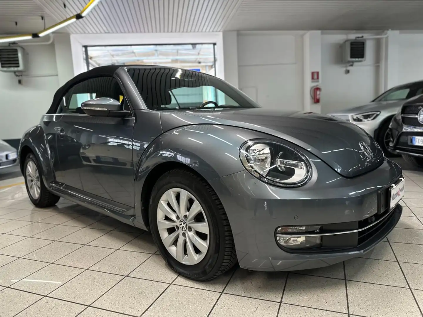 Volkswagen Maggiolino Cabrio 1.2 TSI Design BlueMotion Tech. UNI PROP Szürke - 1