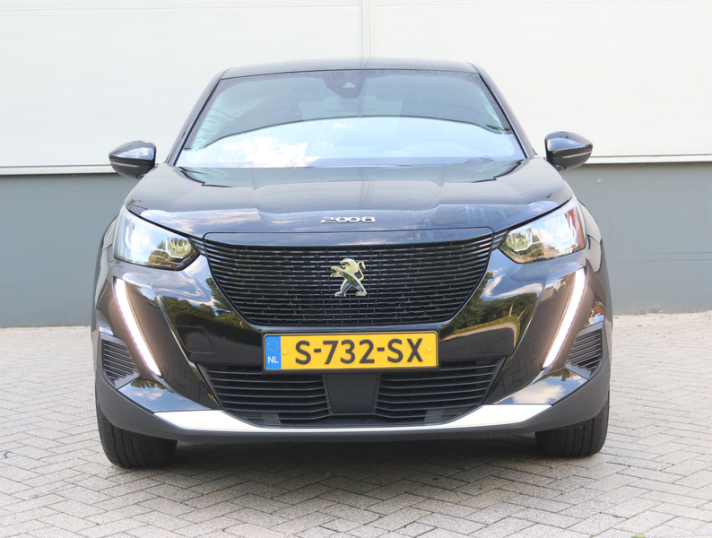 Peugeot e-2008 EV Active 50 kWh 136pk | Navigatie | Donder getint — photo 4