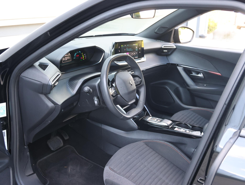 Peugeot e-2008 EV Active 50 kWh 136pk | Navigatie | Donder getint — photo 10