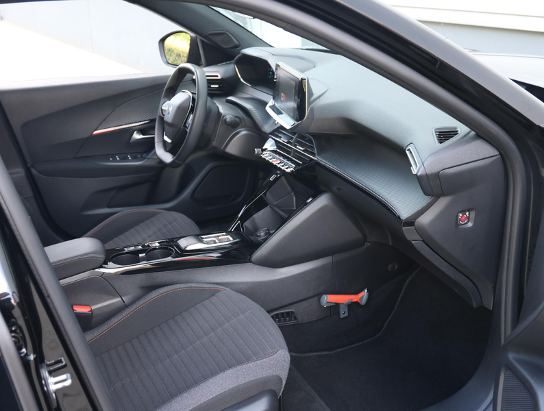 Peugeot e-2008 EV Active 50 kWh 136pk | Navigatie | Donder getint — photo 8