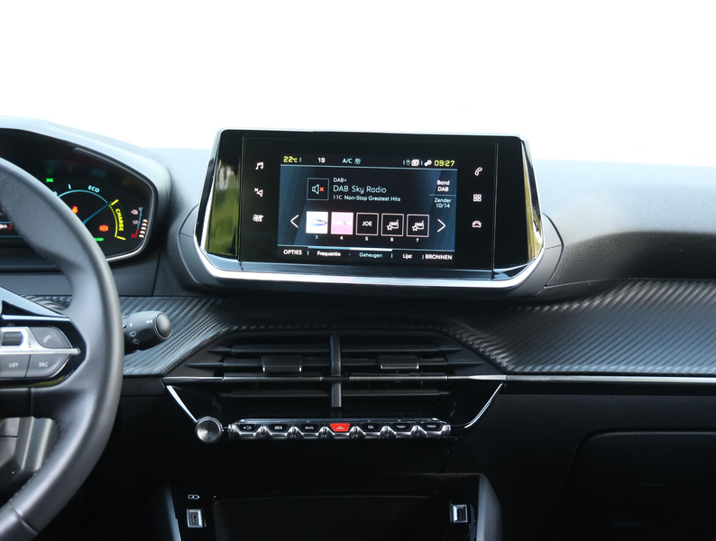 Peugeot e-2008 EV Active 50 kWh 136pk | Navigatie | Donder getint — photo 13