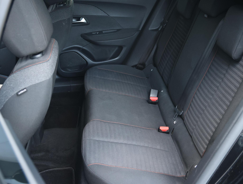 Peugeot e-2008 EV Active 50 kWh 136pk | Navigatie | Donder getint — photo 15