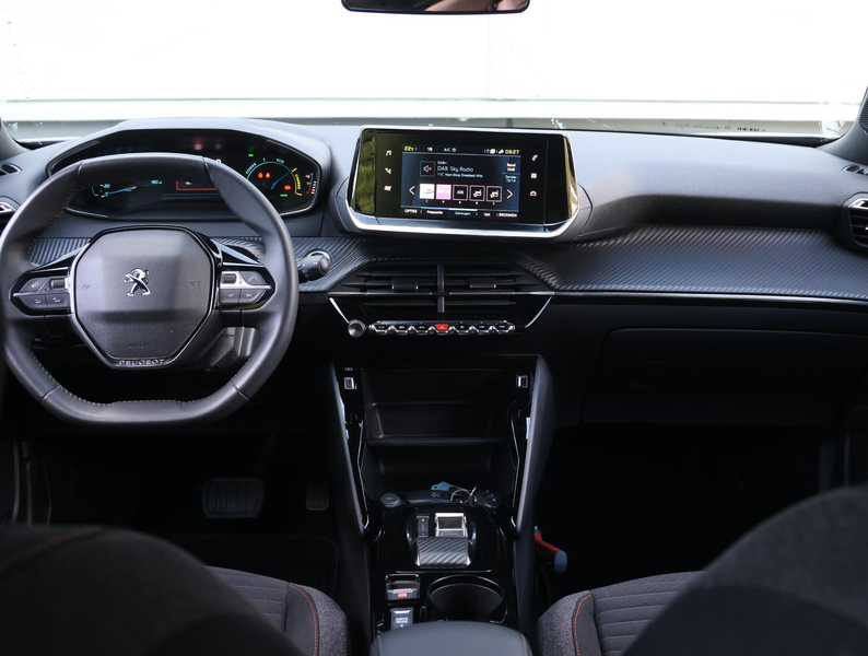 Peugeot e-2008 EV Active 50 kWh 136pk | Navigatie | Donder getint — photo 12