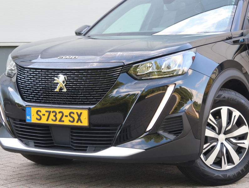 Peugeot e-2008 EV Active 50 kWh 136pk | Navigatie | Donder getint — photo 5