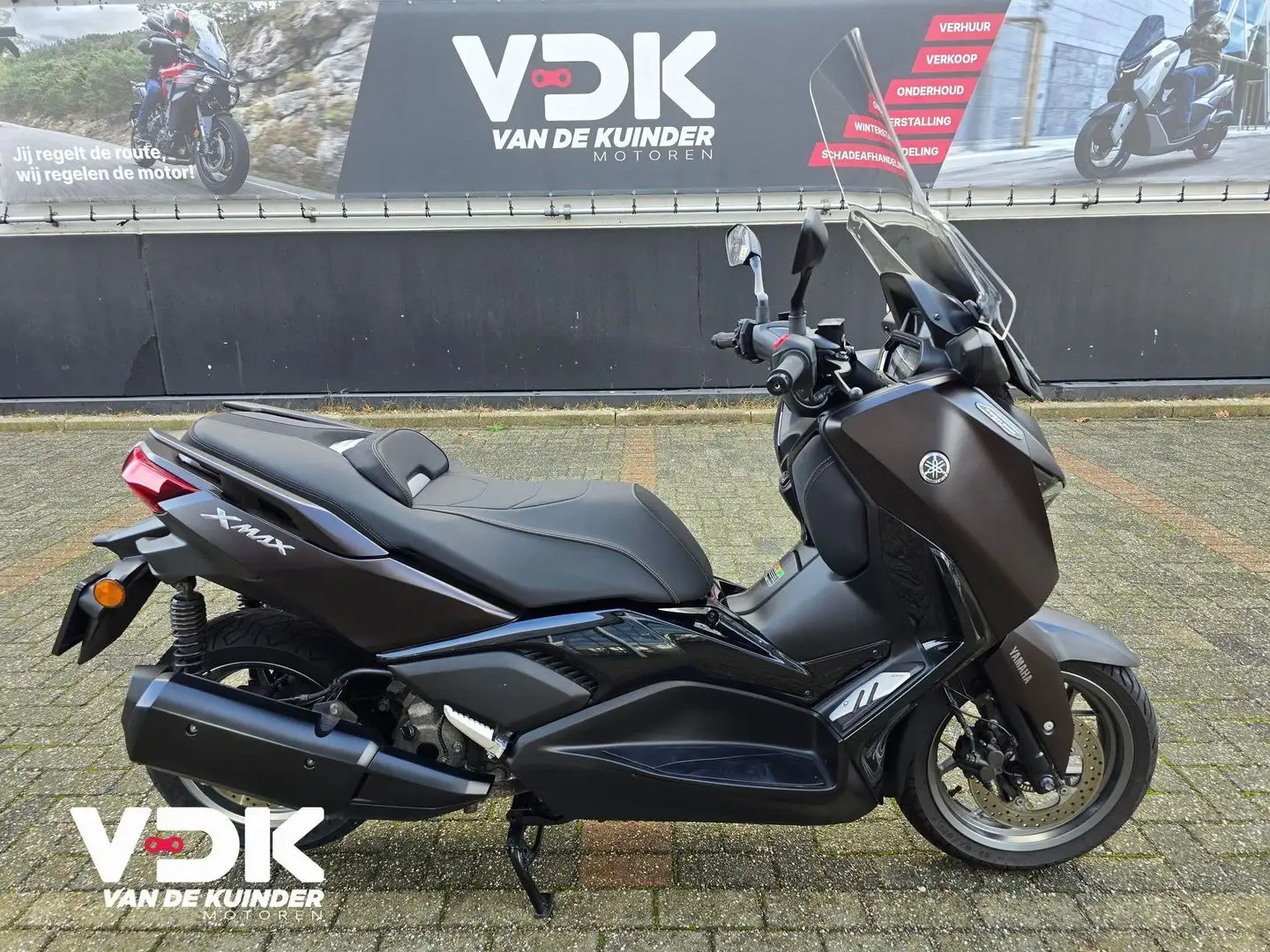 Yamaha X-Max 300 TECH MAX Bruin - 1