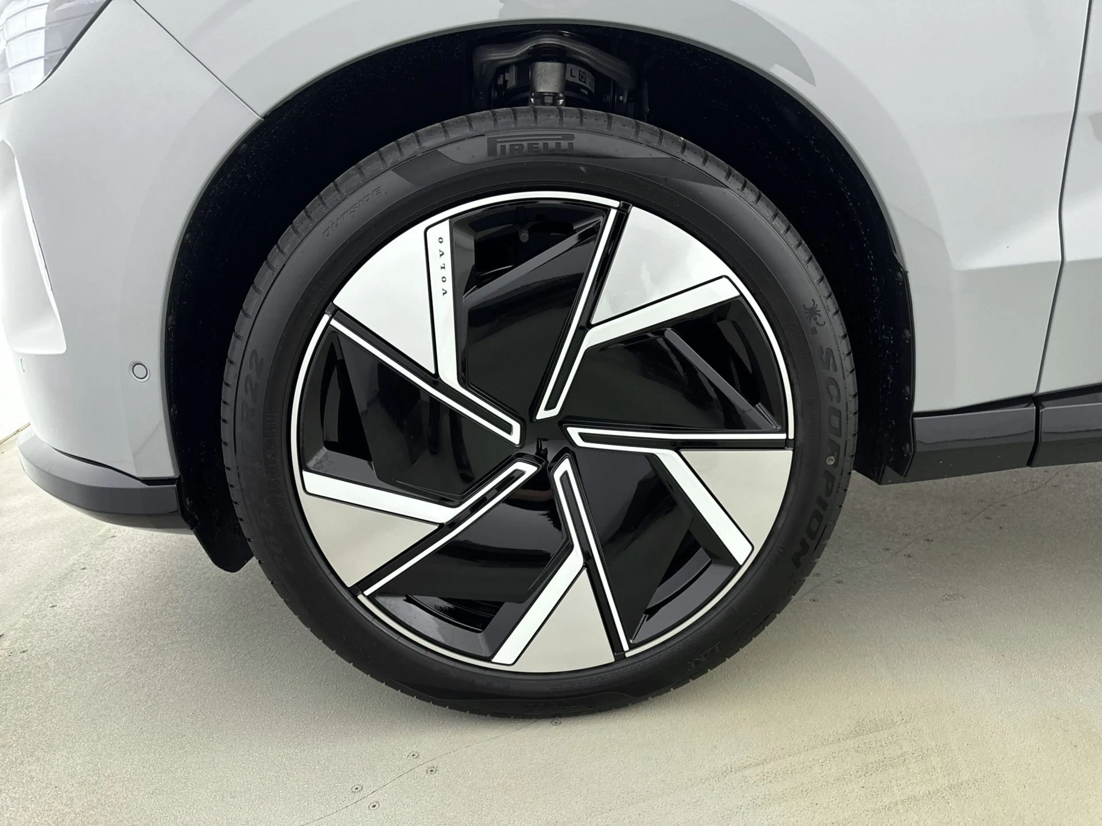 Volvo EX90 Ultra | Luchtvering | BLIS | 22 inch LM | PDC + Ca — photo 35