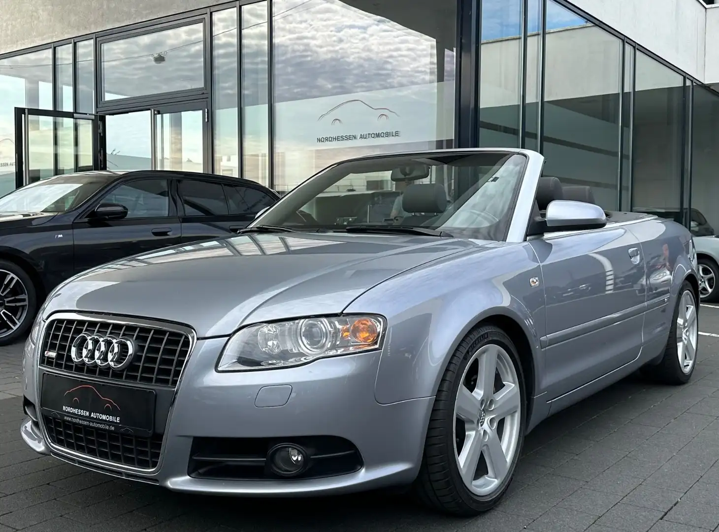 Audi A4 Cabriolet 3.2 FSI quattro 6-Gang S line Silber - 1