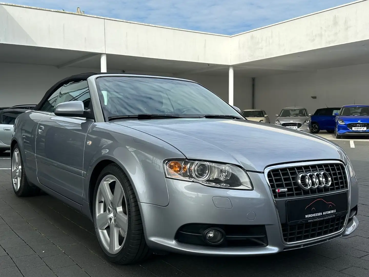 Audi A4 Cabriolet 3.2 FSI quattro 6-Gang S line Silber - 2