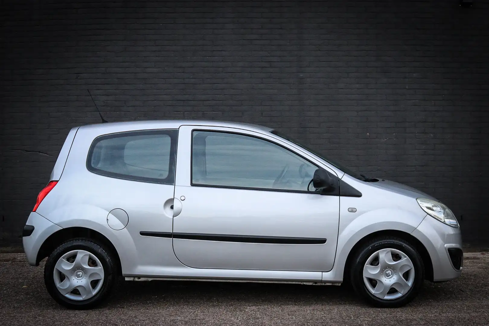 Renault Twingo 1.2 Authentique Net binnen; Jouw droomauto? Gris - 2