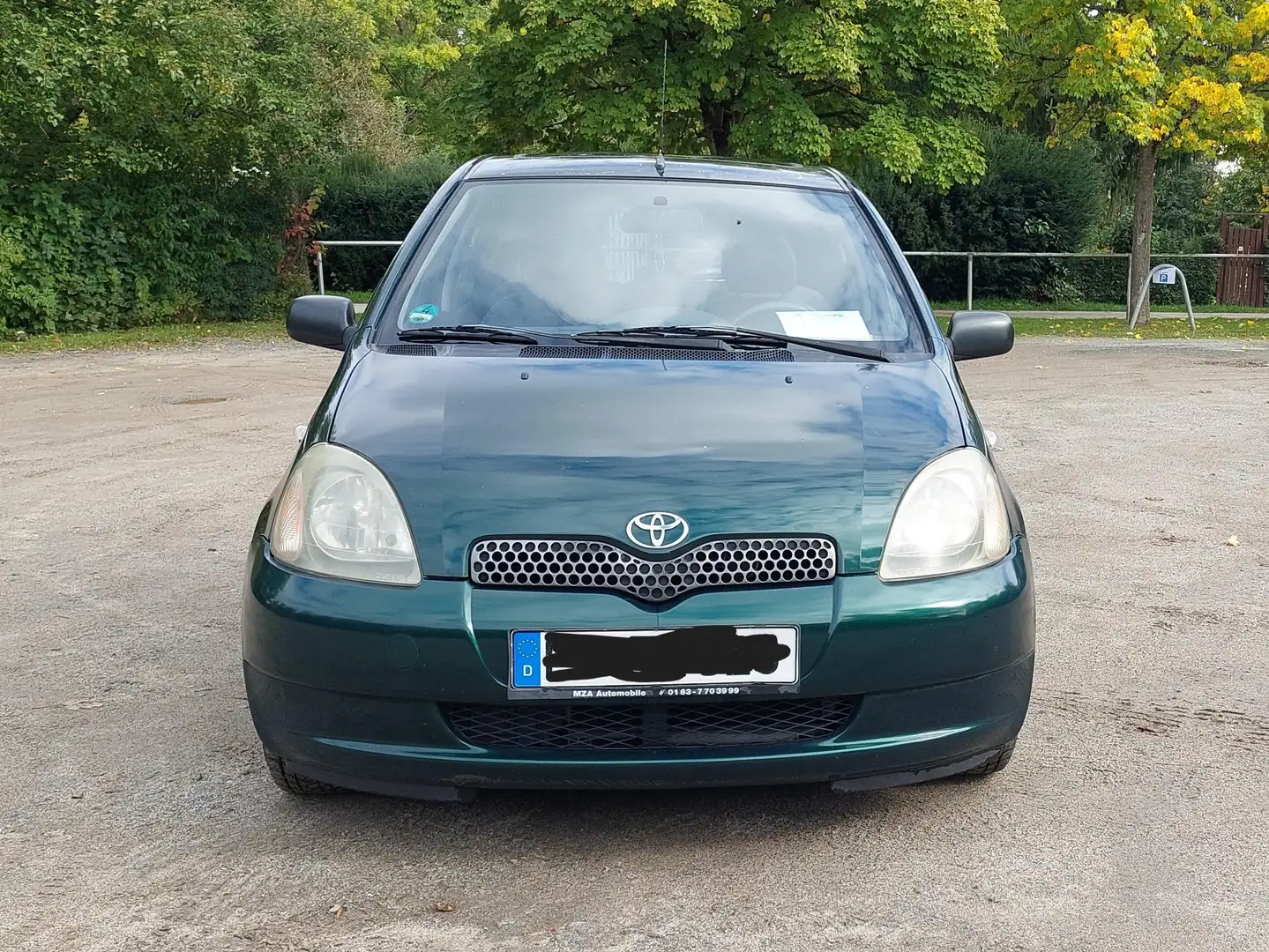 Toyota Yaris Yaris 1.0 linea luna Grün - 2