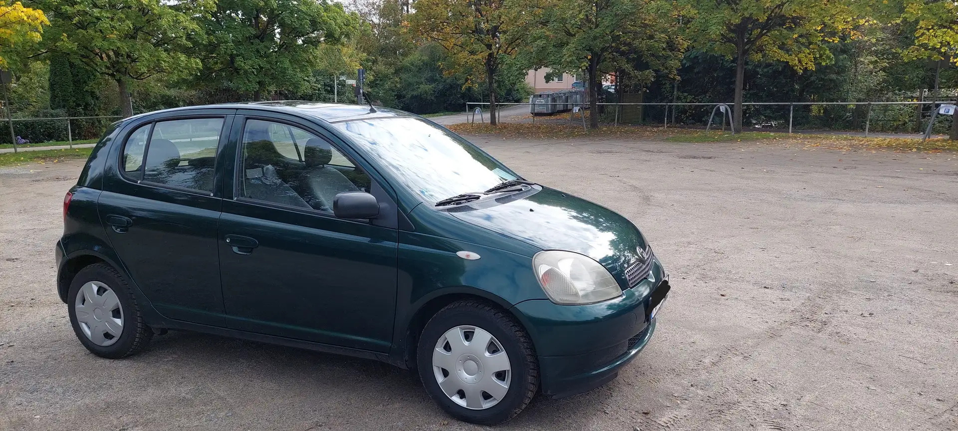 Toyota Yaris Yaris 1.0 linea luna Grün - 1