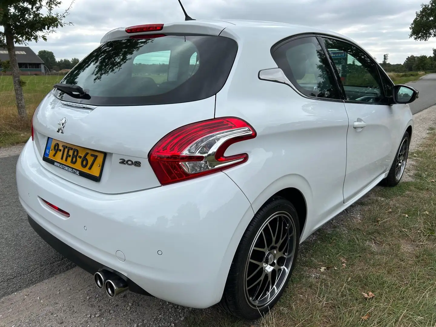 Peugeot 208 1.2 VTi Allure dealer ond. prachtige staat en luxe Blanco - 2