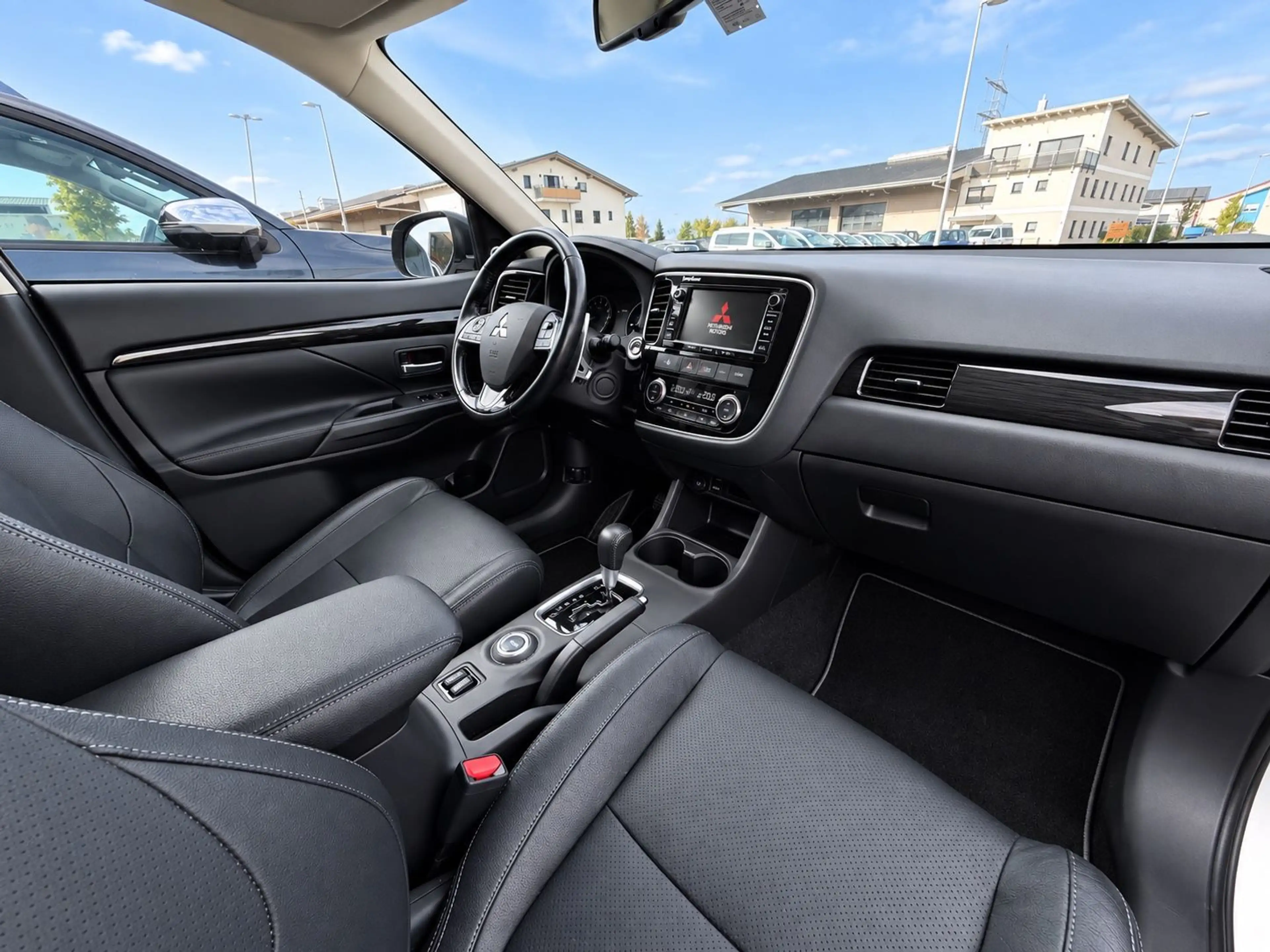 Mitsubishi Outlander Top 4WD LEDER NAVI XEN 7 SITZE — photo 12