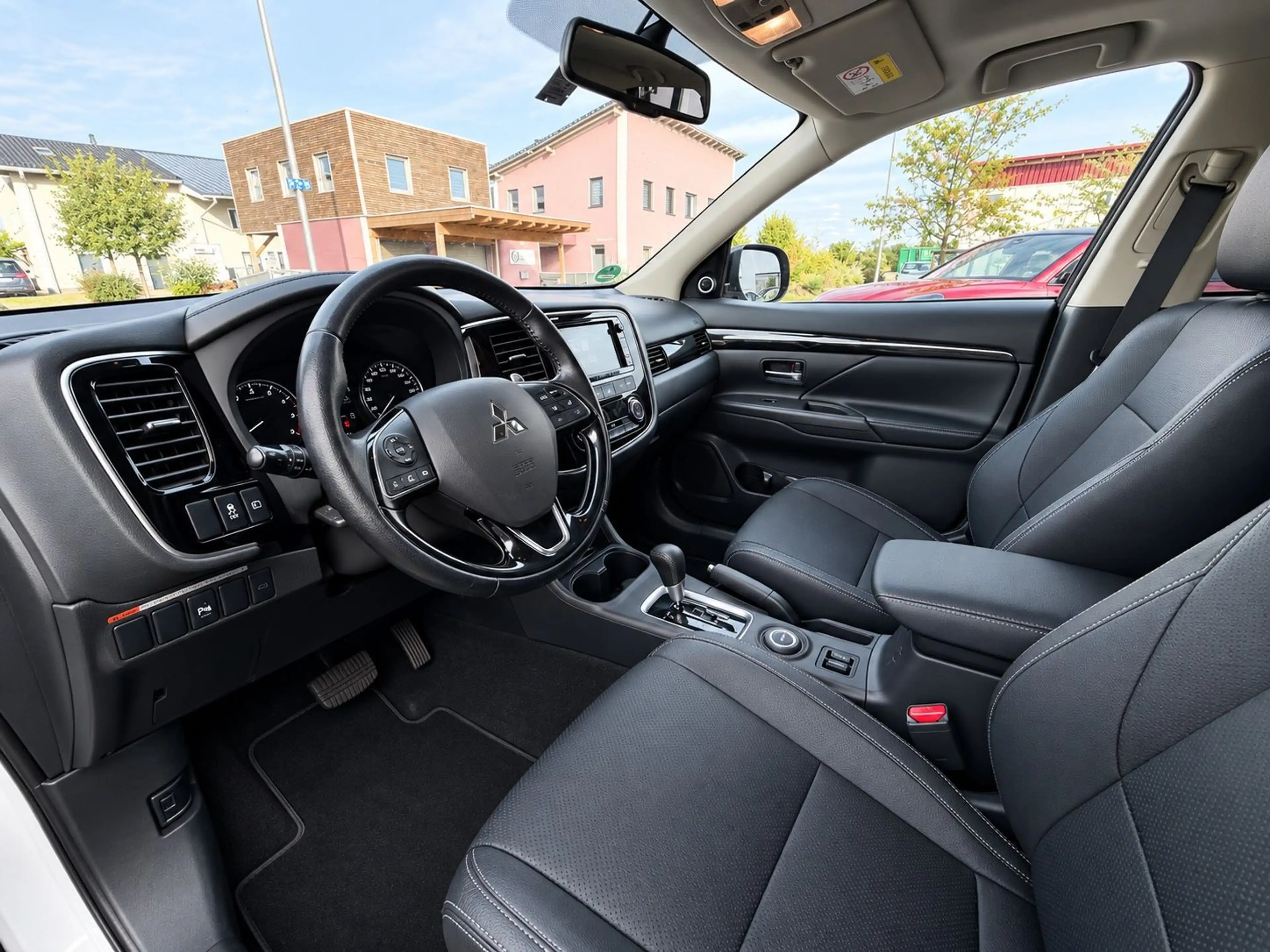 Mitsubishi Outlander Top 4WD LEDER NAVI XEN 7 SITZE — photo 9