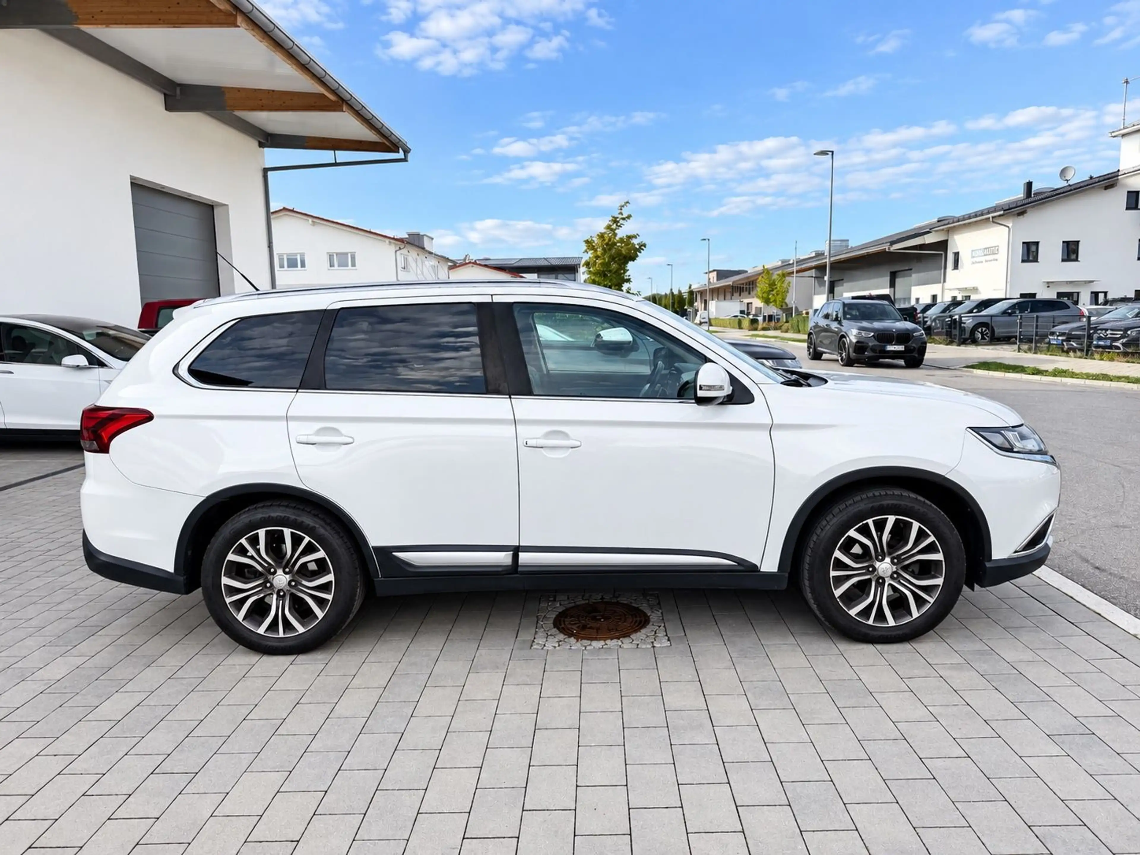 Mitsubishi Outlander Top 4WD LEDER NAVI XEN 7 SITZE — photo 5