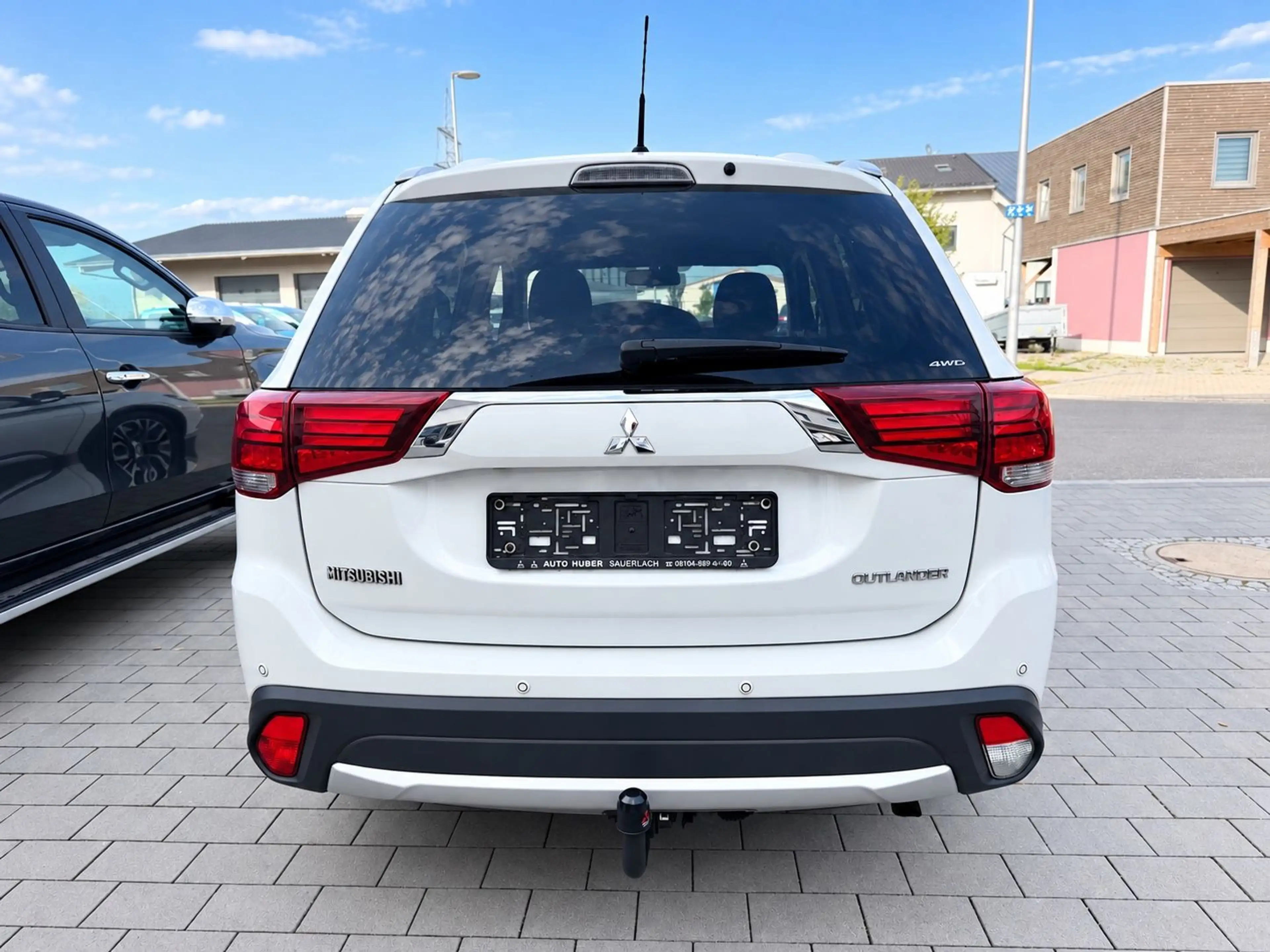 Mitsubishi Outlander Top 4WD LEDER NAVI XEN 7 SITZE — photo 8
