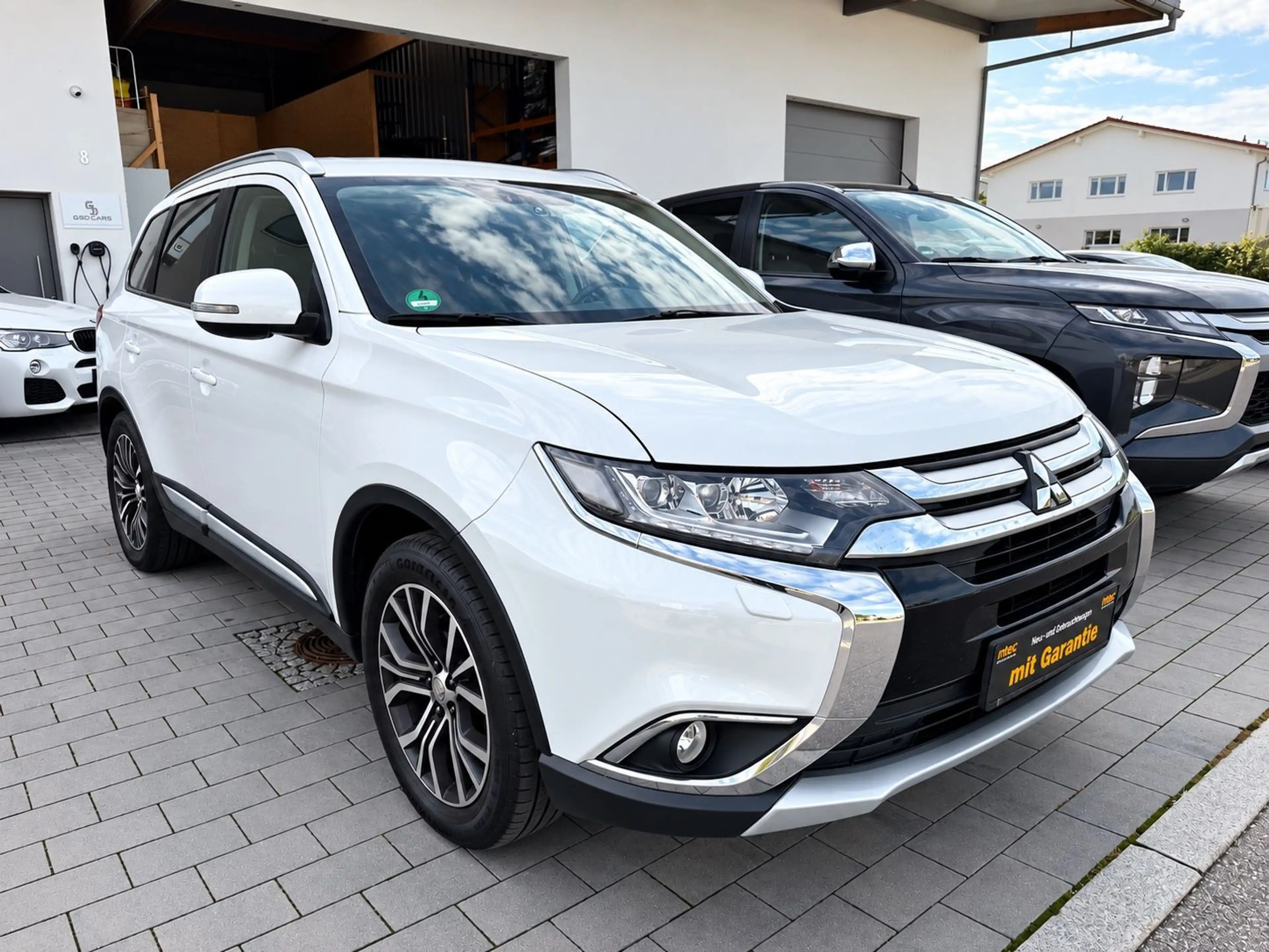 Mitsubishi Outlander Top 4WD LEDER NAVI XEN 7 SITZE — photo 6