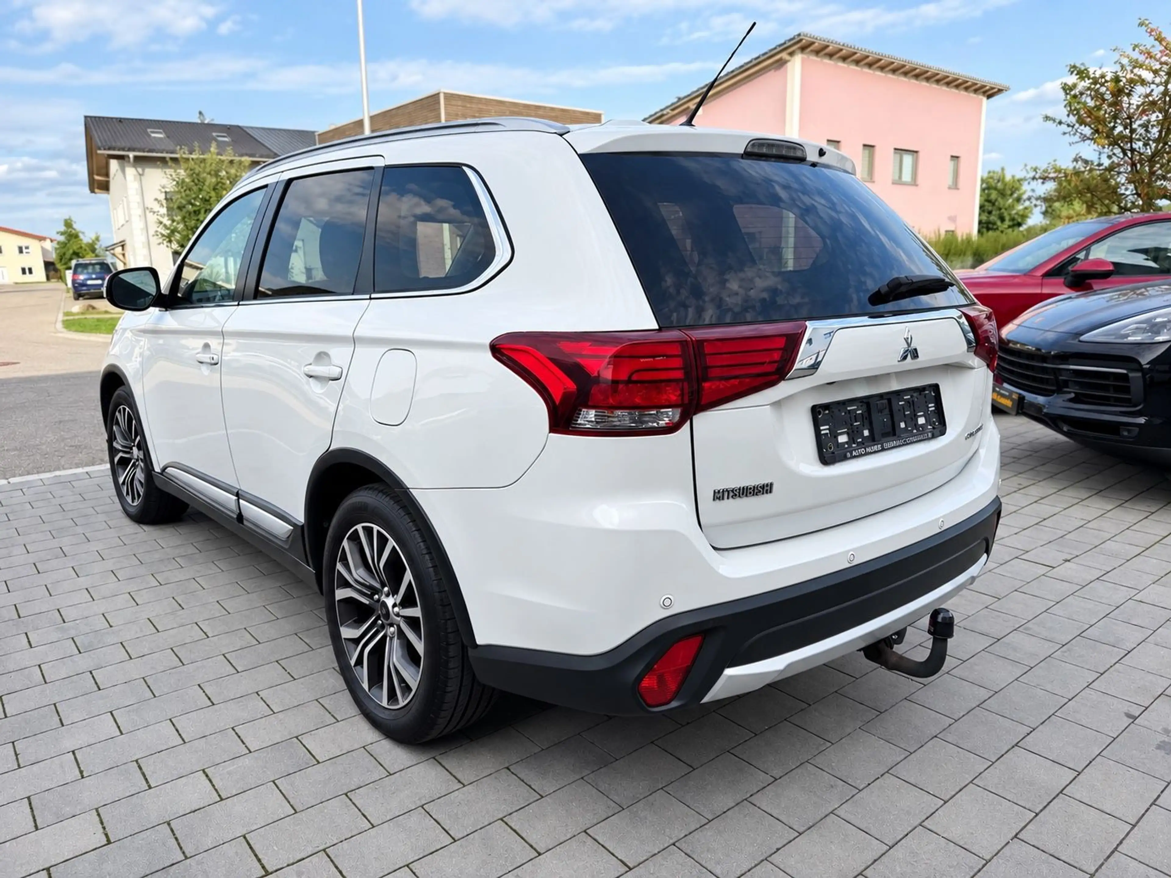 Mitsubishi Outlander Top 4WD LEDER NAVI XEN 7 SITZE — photo 3