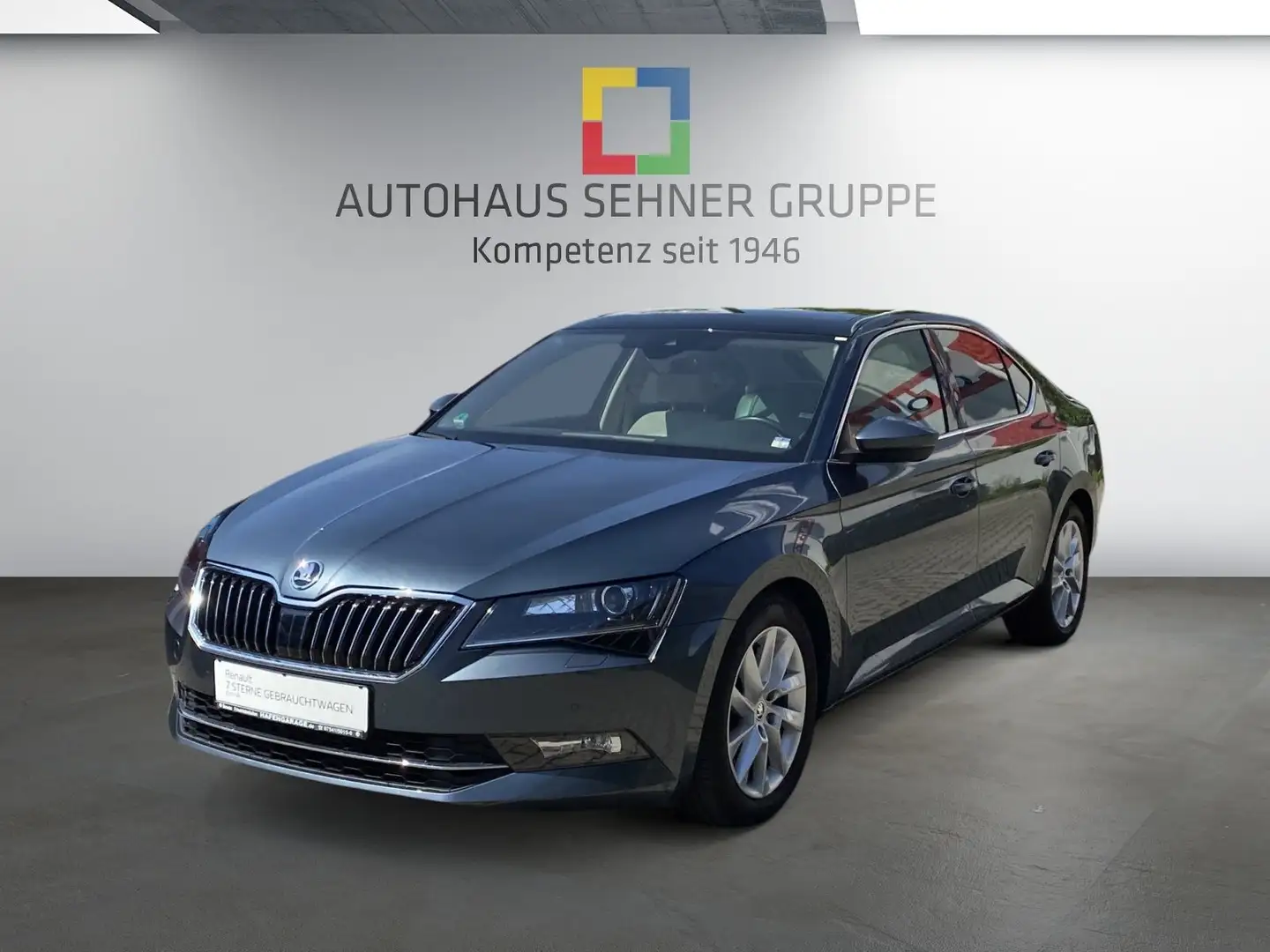 Skoda Superb Lim. Style 2.0 TDI DSG Allrad CarPlay+PDC Šedá - 1