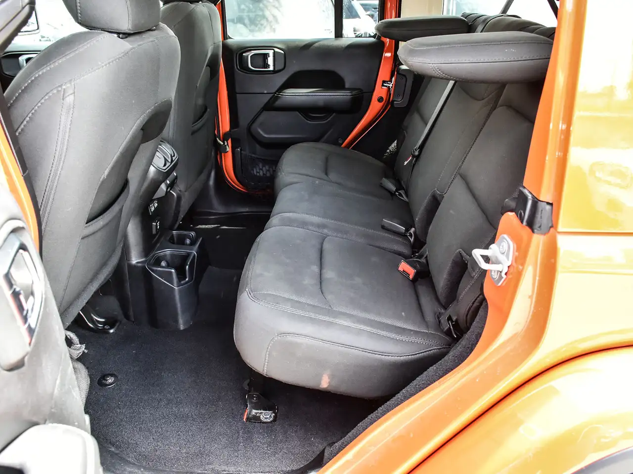 Jeep Wrangler снимка Jeep Wrangler