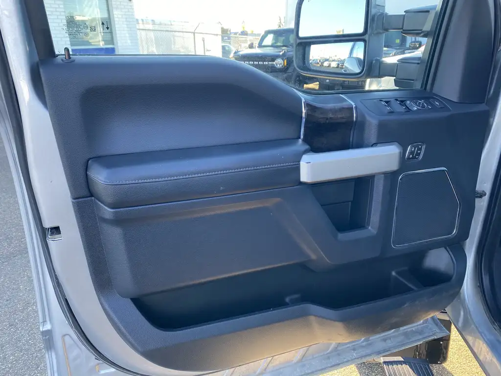 2022 Ford F-350 Super Duty Lariat Crew Cab 160 | Memory Seat | Parking Sensor — photo 7