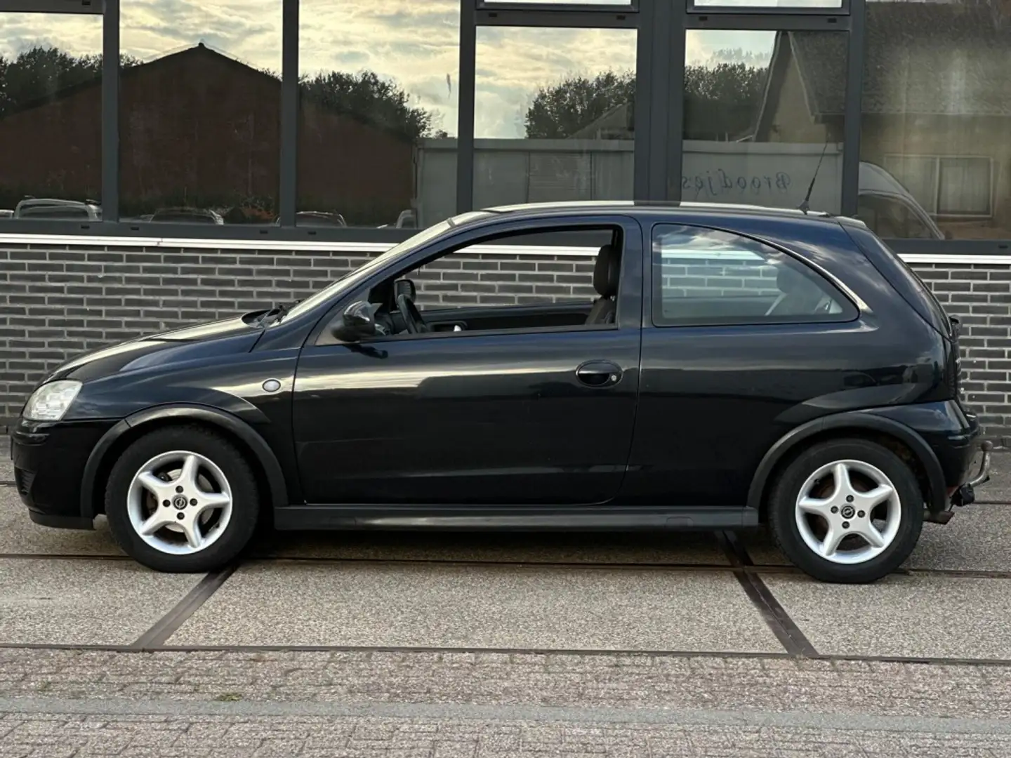 Opel Corsa 1.2-16V Silver |Airco |Nieuwe APK |Stuurbkr |NAP Zwart - 2
