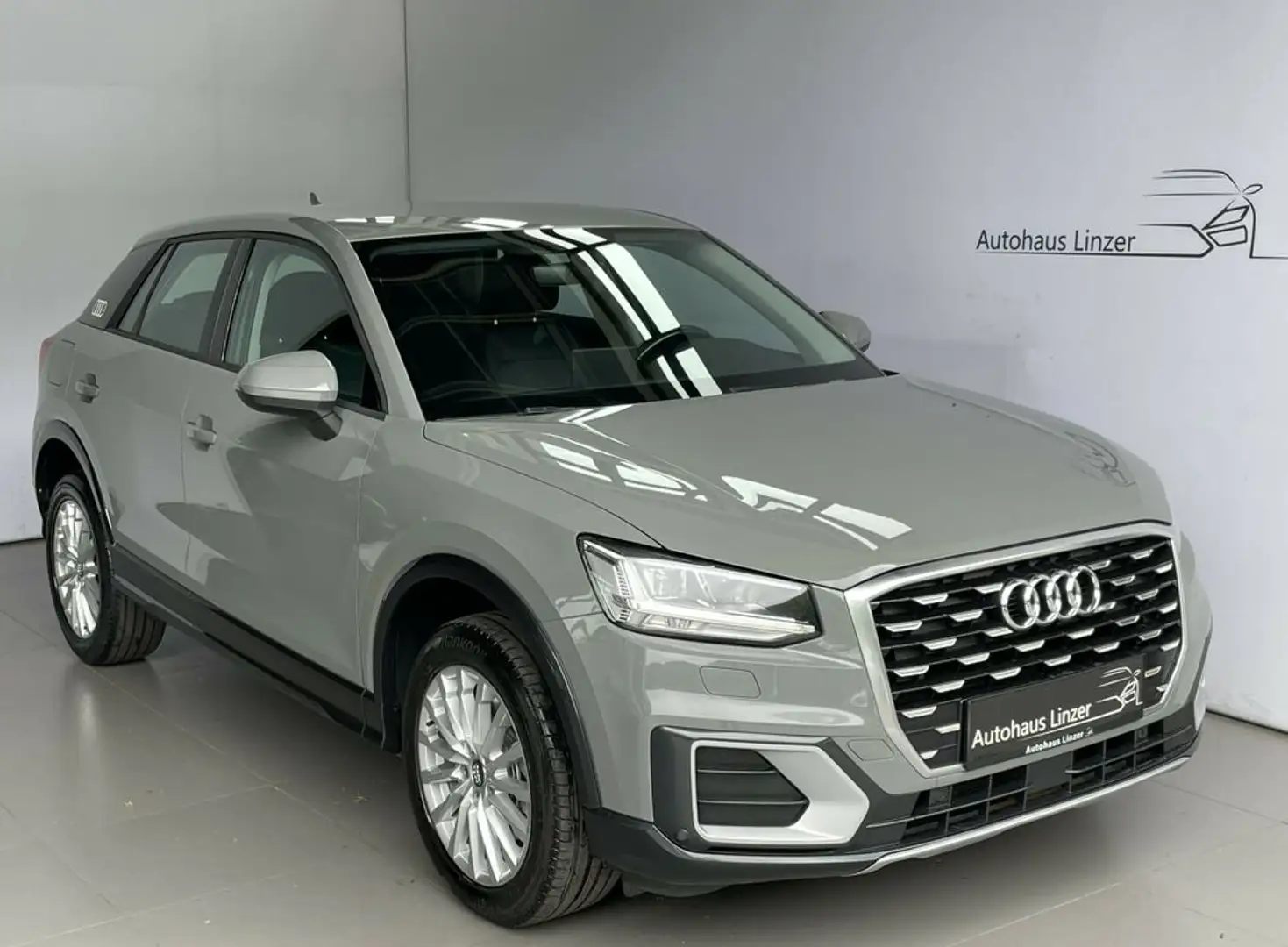 Audi Q2 design *LED*AmbienteB*PDC*SitzHeiz*1.Besitz* Grau - 1