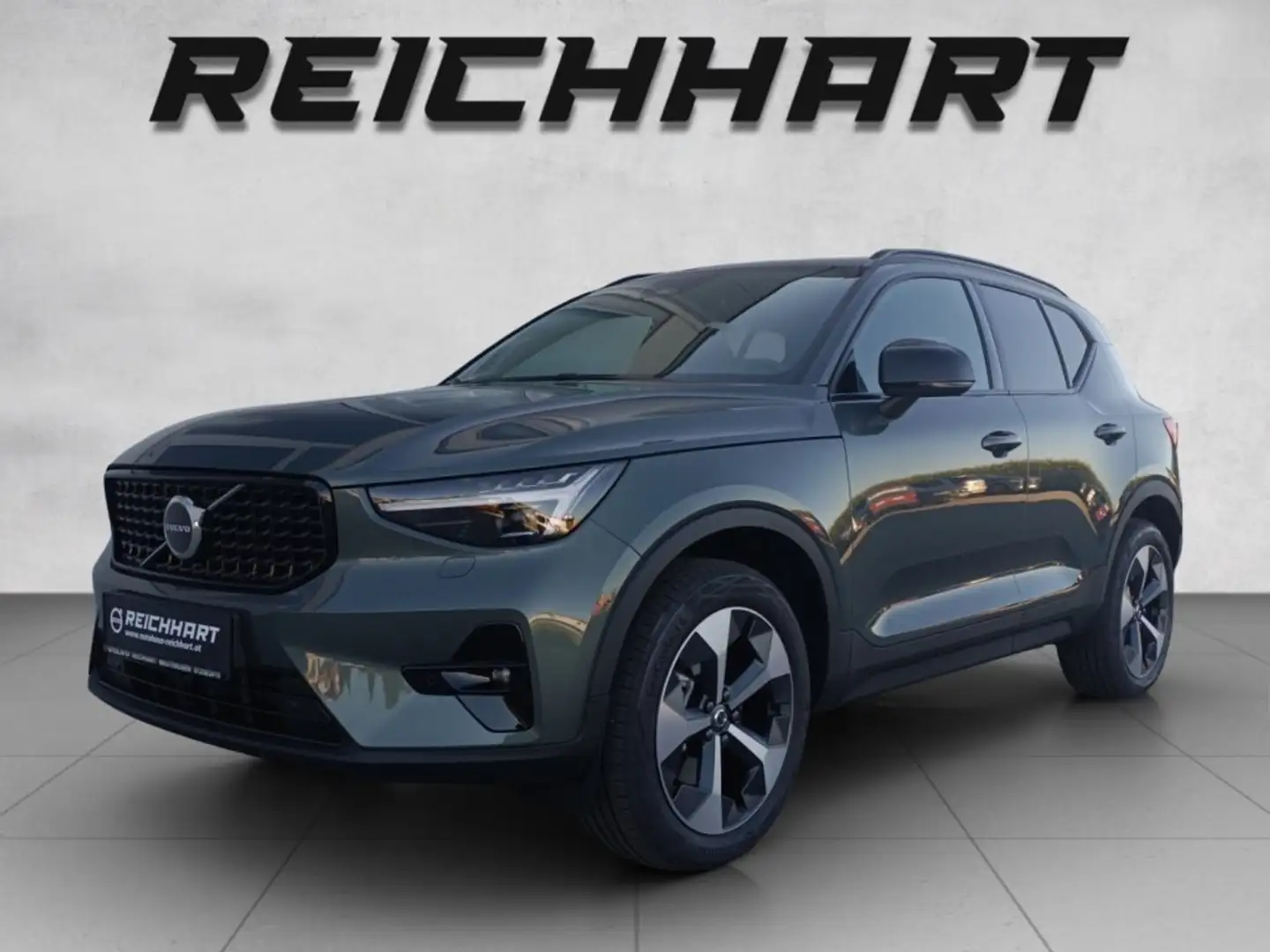 Volvo XC40 Plus, B3 Mild Hybrid, Benzin, Dark Schwarz - 1