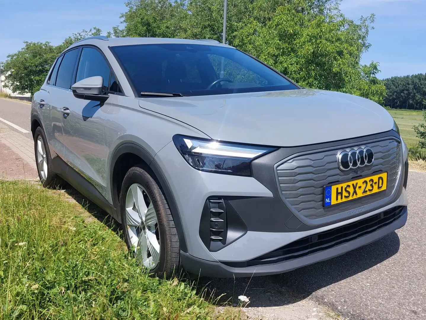 Audi Q4 e-tron Q4 e-tron 35 L ed S Com 55 kWh 170 PK SV,CC,NAVI,+ Grijs - 2