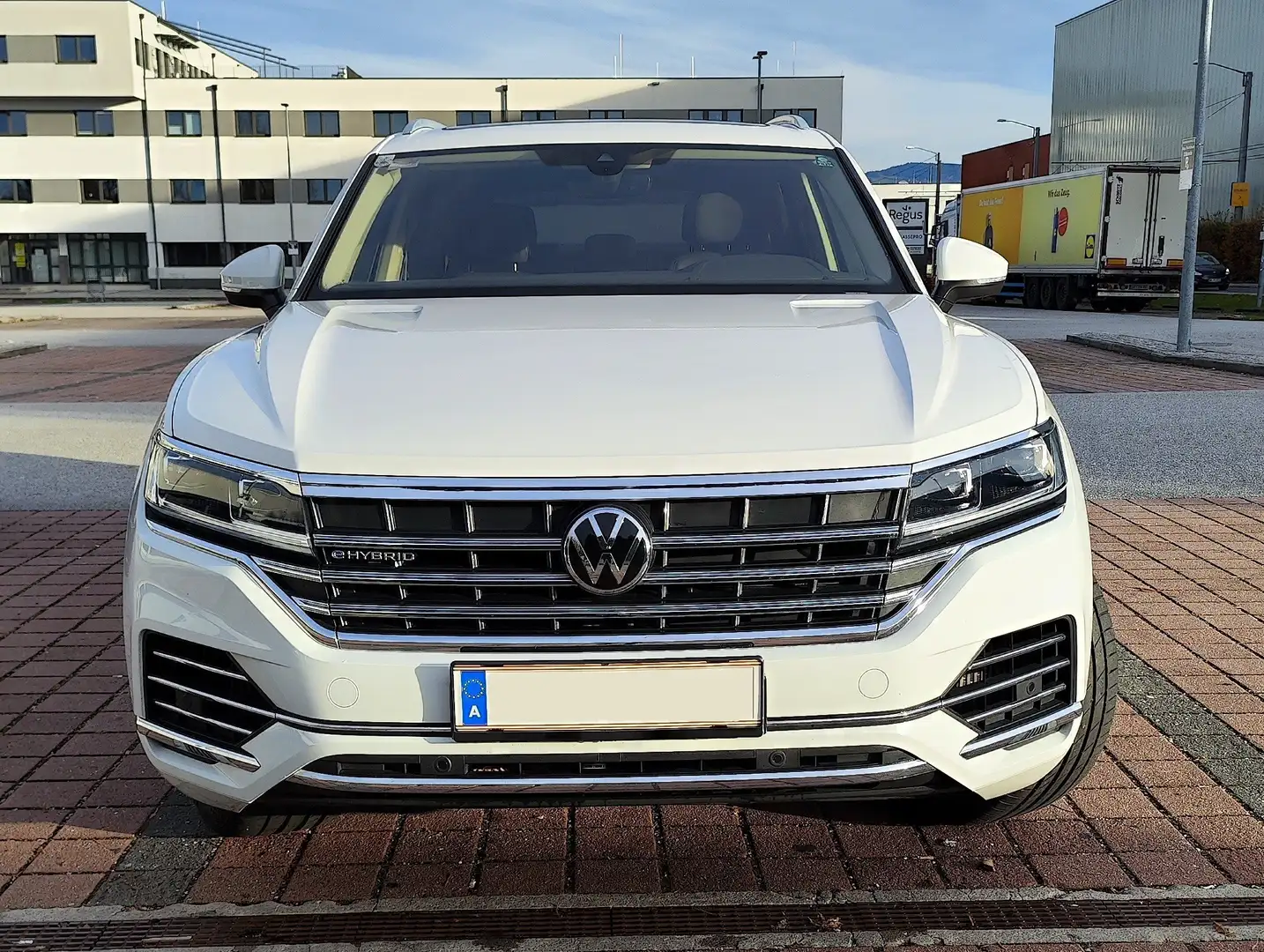 Volkswagen Touareg ATMOSPHERE V6 4x4 PHEV *SKY / NAVI / LEDER / 4-ZONEN-KLIMA* Weiß - 1