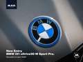 BMW iX1 xDrive30 M Sport Pro, NL auto, Frozen, pano, 19", Gris - thumbnail 1