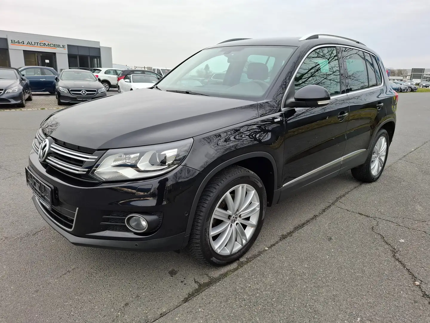Volkswagen Tiguan Cup Sport DSG 4Motion*NAVI*XENON*AHK*Panoramadach* Schwarz - 1