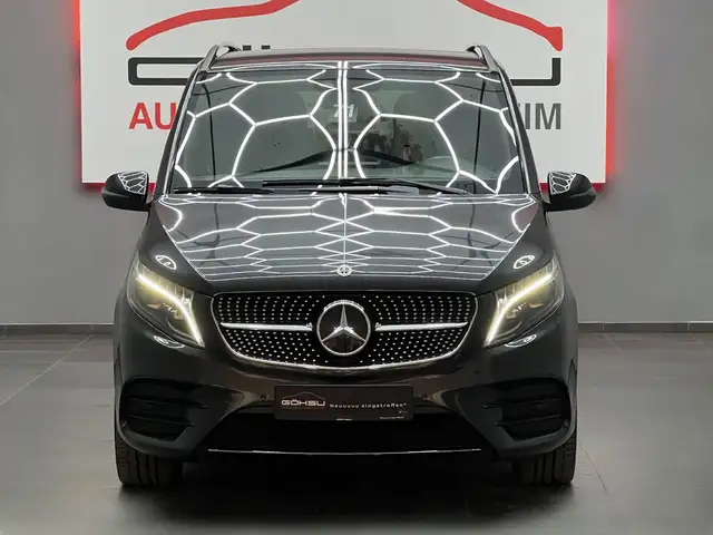 Mercedes-Benz V 300 view 3