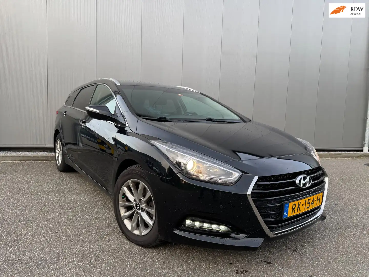 Hyundai i40 Wagon 1.7 CRDi hp i-Catcher Premium Noir - 1