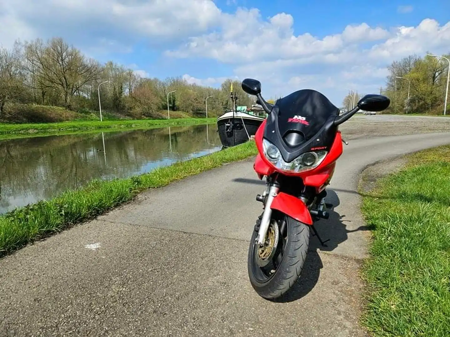 Suzuki Bandit 600 Червоний - 1